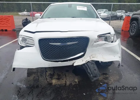 2015 Chrysler 300 Limited z USA, uszkodzony, nr VIN 2C3CCAAG0FH903702